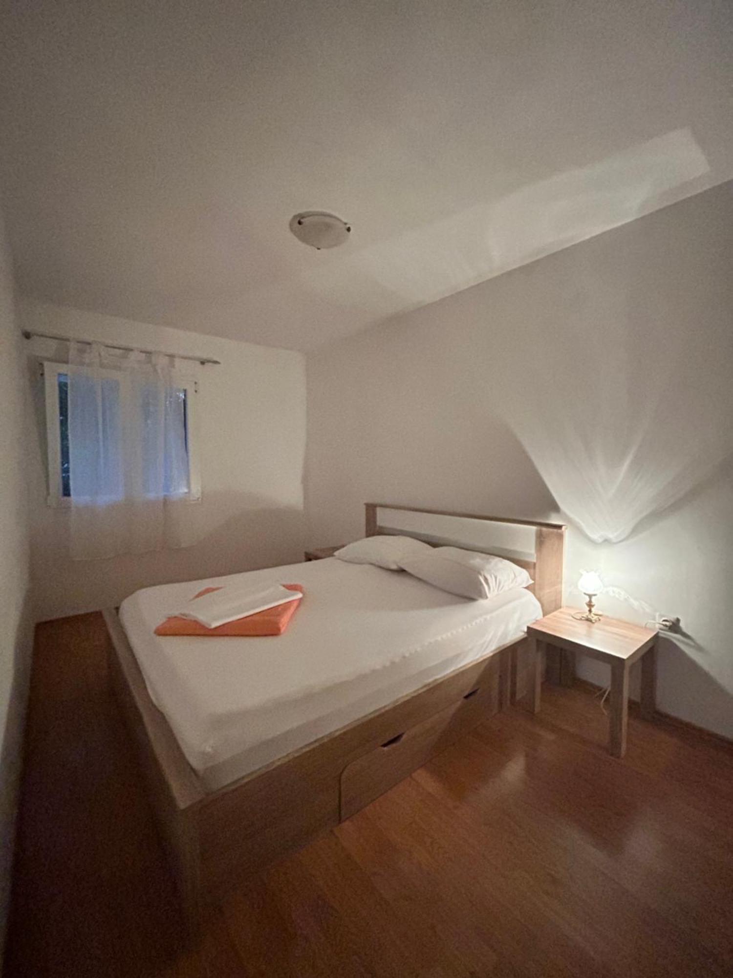 Apartment Srima Buitenkant foto