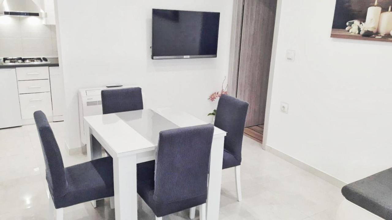 Apartment Srima Buitenkant foto